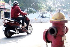 舊邑郡光中街上的一個消防栓管口蓋被盜，一直沒有補上。