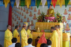 法師們在為捍衛葛麻島與長沙群島犧牲的烈士舉行超度法會。