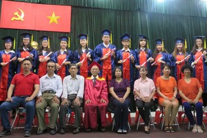 啟秀華文中心第二十六屆高中畢業典禮。