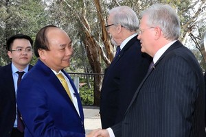 阮春福總理探望澳大利亞國立大學。（圖源：統一）