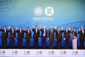 政府總理阮春福（右四）出席東盟-澳大利亞特別峰會。