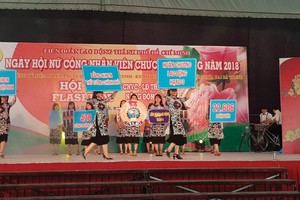 ‘’2018年本市女公務員、職工與勞動者盛會”活動一節目。（圖源：H.Đào）