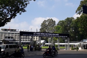 統一會場周邊街道實行交通管制。（圖源：黎阮）