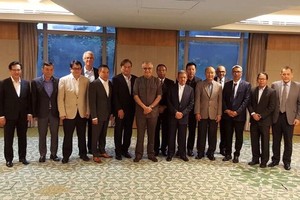 亞足聯（AFC）主席薩爾曼在馬來西亞吉隆坡與東南亞足協（AFF）各成員代表合照。