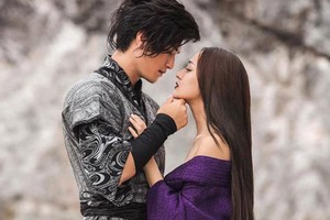 寶英在《遠離他並不易》視頻。