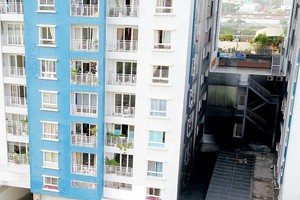 目前發生嚴重火警的Carina公寓。