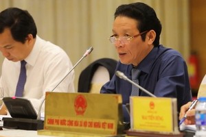 新聞與傳播部副部長黃永保在新聞發佈會上稱，AVG方面已退還MobiFone 2萬5000億元。（圖源：越勇）