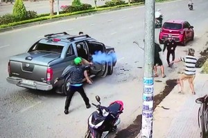 該起互相開槍、砍殺事件。（圖源：監控視頻截圖）