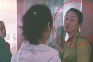 向遊客講解歪曲越南歷史視頻的中國人Wang Ji Hong已離開越南。（圖源：視頻截圖）