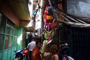 狹窄雜亂的舊伍倫街市存在消防隱患。