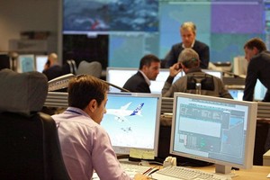 當地時間3日，歐洲航空交通發生大混亂，因歐洲航管組織電腦系統故障問題遲遲未被排除，或將有多達半數航班延誤。（圖源：歐新社）