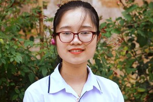 清化省藍山高中專校十二年級英語專科班的女生黎銀霞。