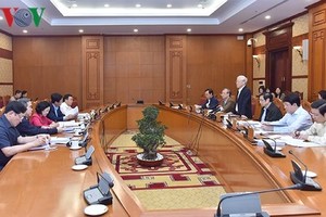 黨中央政治局在黨中央總書記阮富仲主持下召開會議。圖為會議場面一瞥。（圖源：VOV）