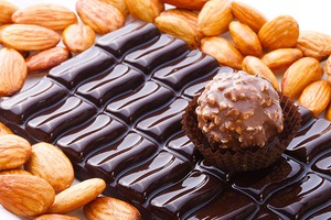 黑巧克力、杏仁可降膽固醇。（示意圖源：互聯網）