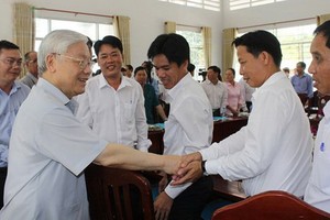 阮富仲總書記看望同塔省新順西鄉民眾。（圖源：VOV）