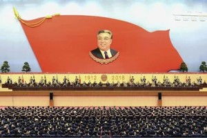 4月14日，慶祝太陽節的中央報告大會在平壤體育館隆重召開。（圖源：韓聯社/朝中社）