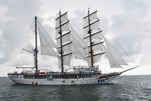 海軍學院的“黎貴惇286號”帆船出海操作訓練。（圖源：黃兆）