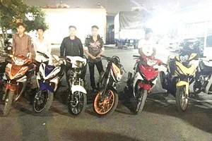 在何輝甲街進行非法賽車的青年團夥被捕。