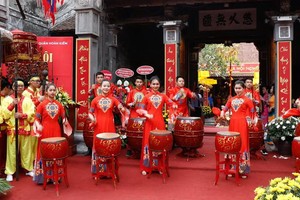 圖為2018年金銀亭與金銀首飾業協會盛會開幕式一節目。（圖源：新河內報）