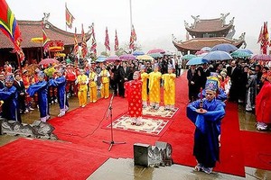 圖為2018年富壽省傳統迎神與向歷代雄王供奉祭品儀式一瞥。