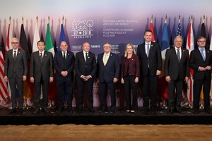 當地時間2018年4月23日，加拿大多倫多，七國集團外長會議繼續召開，與會者參加合影。（圖源：路透社）