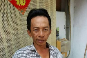 自從中風至今，鄭光的左邊身還很虛弱。