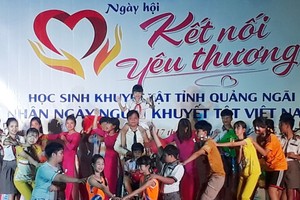 武鴻山中心的師生參加今年殘疾人士日的“心連心”活動。