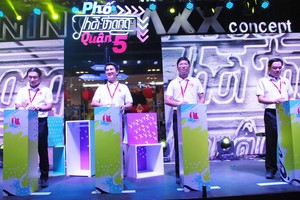 各代表出席服裝街按鈕啟動成立儀式。