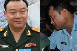 左起為馮名琛大校和裴文捷大校