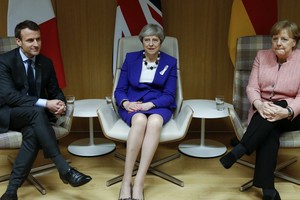 法總統馬克龍、德總理默克爾與英首相特蕾莎‧梅。（圖源：AP）