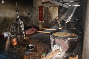 違規煉製豬油單位現場。（圖源：黎琳）