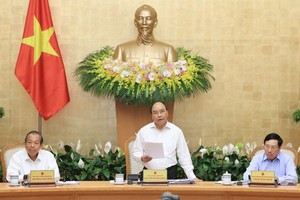 阮春福總理在4月份例會上發表講話。（圖源：統一）