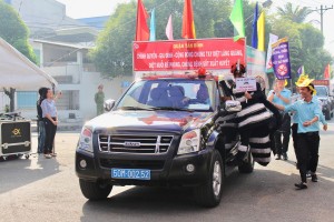 市民遊行呼籲群體防治登革熱病。