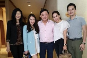 泰國前總理塔信發佈一家人合照。（圖源：互聯網）