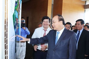 政府總理阮春福探望跨部門科學與教育國際中心(ICISE)。（圖源：統一）