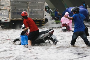 平盛郡阮友景街嚴重受淹。