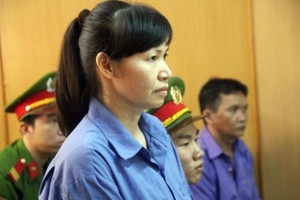 出庭受審的嫌犯范氏水仙。（圖源：海緣）