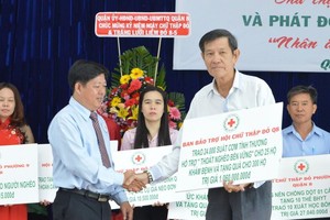 該郡紅十字會輔助會登記10億零6000萬元作扶貧活動經費。