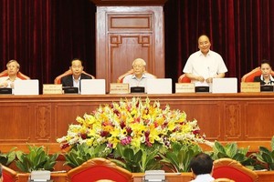 集中建設各級幹部隊伍