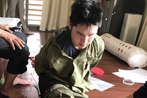 當場被抓獲的搶劫歹徒黎廷堅。