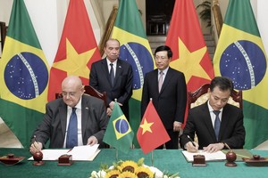 兩國外交部長見證合作備忘錄簽署儀式。（圖源：裴林慶）