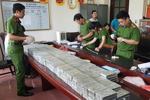 老街省公安破獲的特大毒品案，共達329塊海洛因。（圖源：老街電視台）