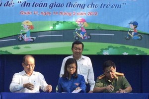 第十一郡教育科、共青團郡委與公安簽署合作宣傳備忘錄。