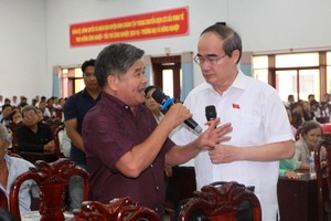 市委書記阮善仁聆聽選民意見。（圖源：清雨）