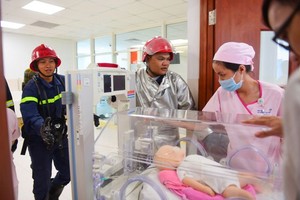 通過這次演習，醫院掌握如何滅火並為醫務人員及正在育嬰箱的嬰兒安全脫險的措施。（圖源：順慶）