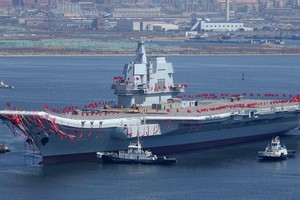 中國國產航母離港。