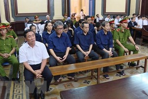 大信銀行 6 萬 3000 億元流失案初審庭一隅。（圖源：越通社）