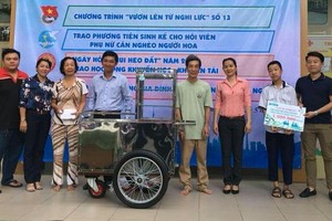 第六郡第二坊婦女會將粉麵車一輛的謀生工具及現款贈予張二識。