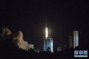 當地時間21日5時28分，中國在西昌衛星發射中心用長征四號丙運載火箭，成功將探月工程嫦娥四號任務“鵲橋”號中繼星發射升空。（圖源：新華網）
