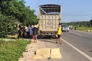 待產孕婦遭卡車輾死的現場。